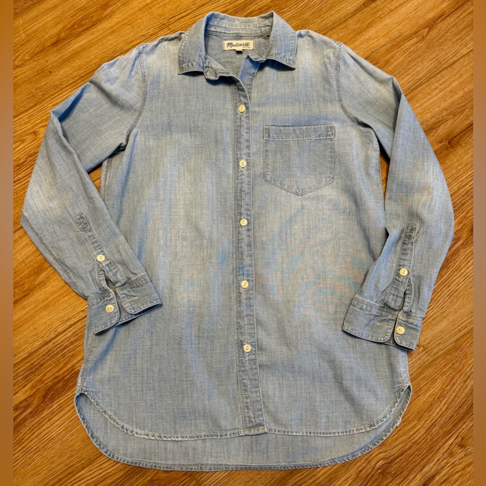 Madewell Women’s Denim Longsleeve Button Up